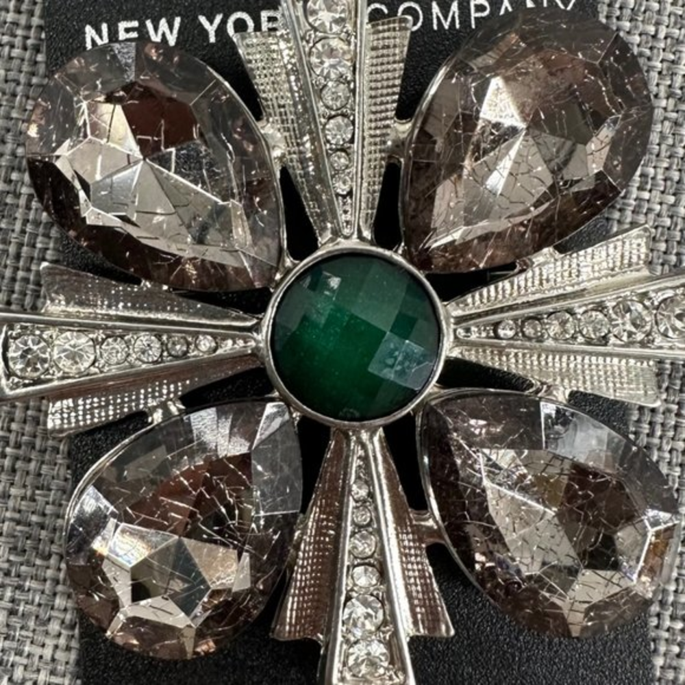 New York & Company Silvertone Brooch‎ Pin Emerald Green Rhinestone Jewelry